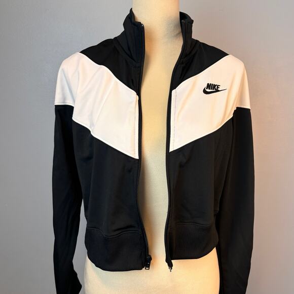Nike Crop Jacket Womens Medium Black White Colorblock Zippered Longsleeve - Picture 1 of 7